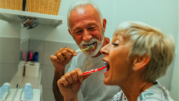 刷牙時要選擇合適的牙刷、牙膏，讓口腔護理變得更簡單。