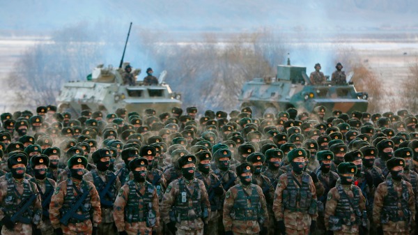 2021年1月4日，中共军队的训练状况。