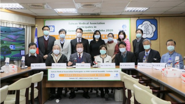 世界医师会开会讨论台湾参与WHO与WHA相关机制决议文修正案，北京要求撤回；最后通过了台湾医师会所提决议文修正案。
