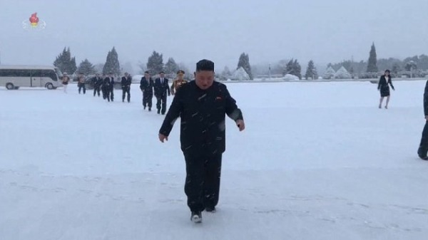 2021年1月13日，金正恩率領朝鮮勞動黨第八次全國代表大會選出的中央領導班子參謁錦繡山太陽宮