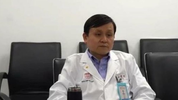 日前，上海華山醫院感染科主任張文宏接種國產武肺疫苗（圖片來源：微博）