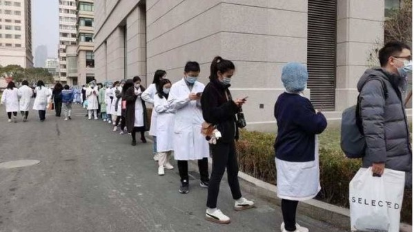 上海各大醫院全院全員核酸檢測（圖片來源：微博）
