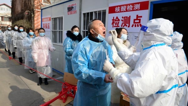 河北省石家庄市临时测试中心病毒测试的居民（图片来源：/CNS/AFP via Getty Images)(