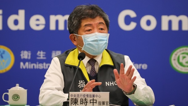 衛福部長陳時中在下午記者會上，首次曝光跟國內外藥廠採購武漢肺炎疫苗的內幕，並提及立百病毒有四項恐慌因子。
