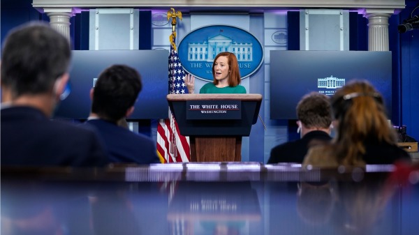 美国白宫新闻秘书长珍．普萨基（Jen Psaki）在新闻简报会上