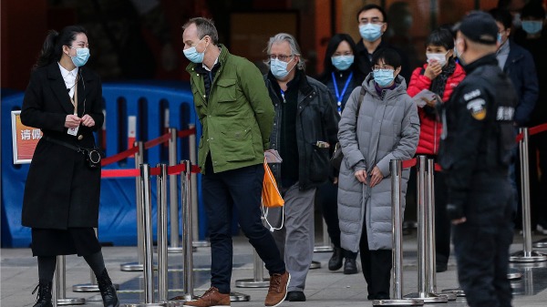 2021年1月30日，世界卫生组织专家组在武汉调查，被安排参观抗疫成果展。（图片来源： Getty Images）
