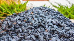 奇特的取暖方式骑三轮车一圈一圈的转(图)