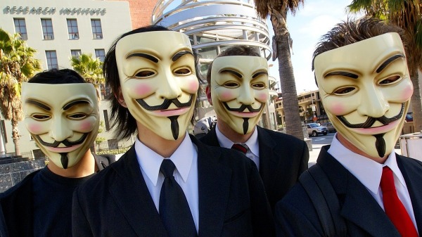 著名的《匿名者》黑客組織。