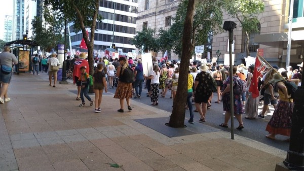 澳洲珀斯发生大规模反对强制接种疫苗的抗议