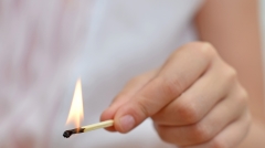 童话新编：卖火柴的东北人(图)