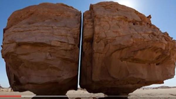 阿纳斯拉巨石被某种神奇的力量分成了两份
