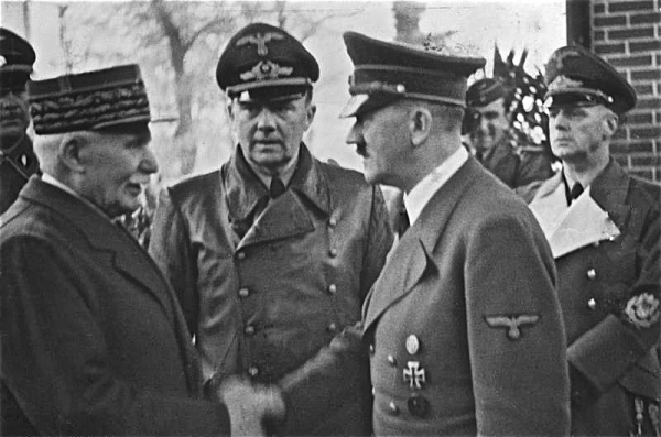 1940年10月24日，贝当与希特勒会面。