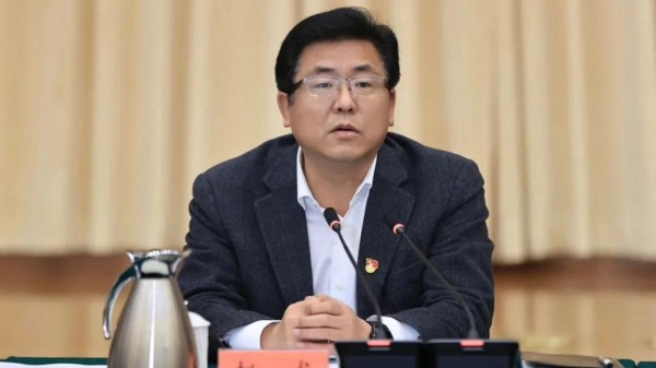 中国最年轻省级政府一把手，赵龙任福建代省长。在过去一年内，赵龙三度履新。（图片来源：网络）