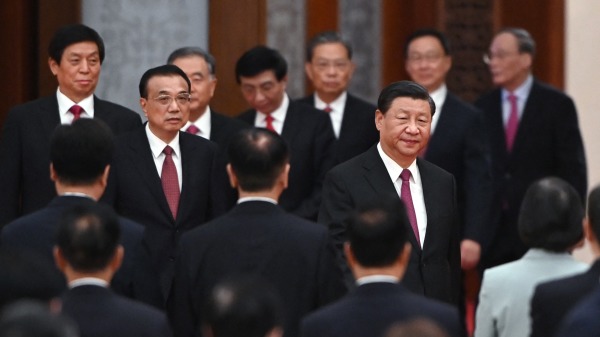 9月30日，习近平与政治局常委参加十一招待会。