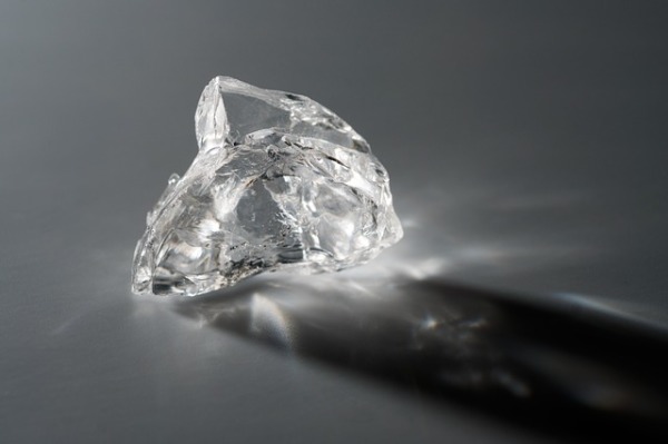 一對加州夫婦在阿肯色州的一個州立公園撿到一顆大鑽石。（示意圖/Arek Socha/pixabay）