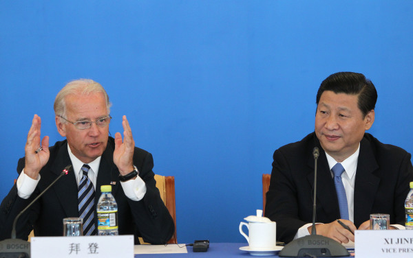 2011年8月19日美国副总统拜登和中国国家副主席习近平在北京饭店。
