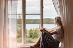 “秒杀”李子柒北欧美女隐居北极圈森林绝美视频爆红(视频)