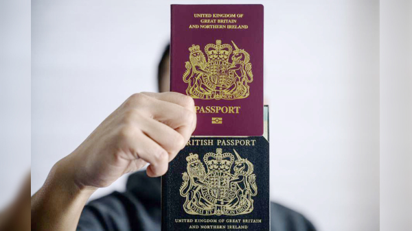 英國內政部公布最新數據，今年第三季，共有收到24,000份BNO簽證申請，數量比上季少6,600份。圖為BNO護照。（圖片來源：Getty Images）