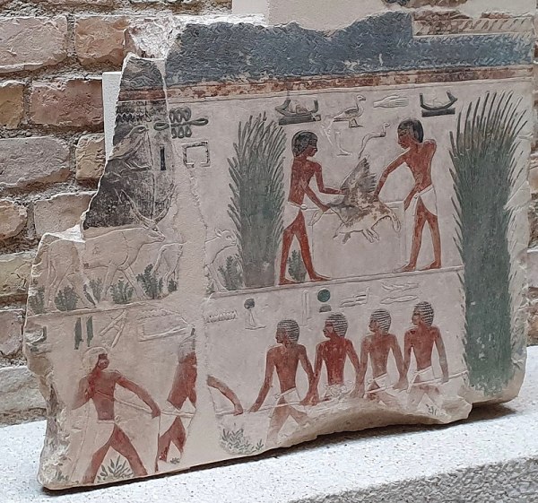 第五王朝第六名法老纽塞拉（Nyuserra）的太阳神庙的墙壁碎片