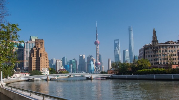中國吸引外資的重要城市上海，圖為蘇州河畔。