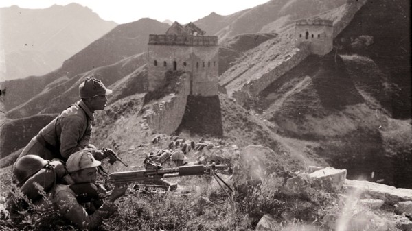 中共假抗日 在长城处作战的八路军士兵