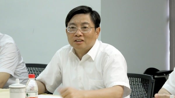 张敬华在任南京任市委书记时，被指与女主持人存在不正当关系。