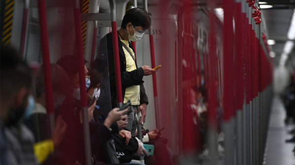 圖為香港地鐵車廂。（圖片來源：Getty Images）