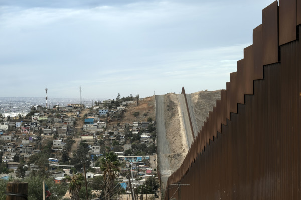 拜登叫停美国墨西哥边境墙建设