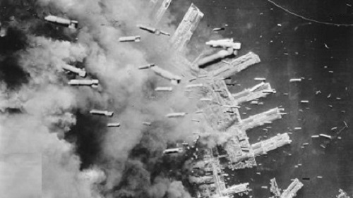 二战美军轰炸机大规模空袭东京为何没受到谴责？