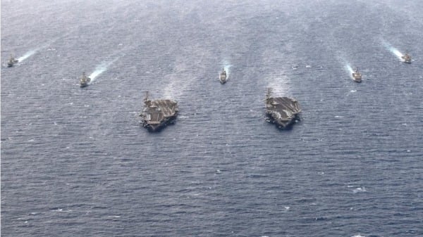 2021年2月9日，美國雙航母群在南海聯合演習。（圖片來源：公有領域 美國海軍）