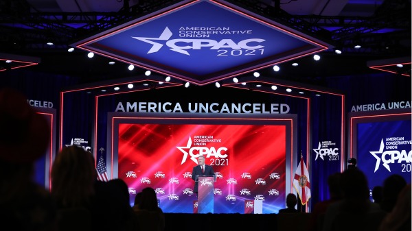 2021年2月27日，美国前国务卿蓬佩奥在CPAC会议上演讲。（图片来源：Joe Raedle/Getty Images）