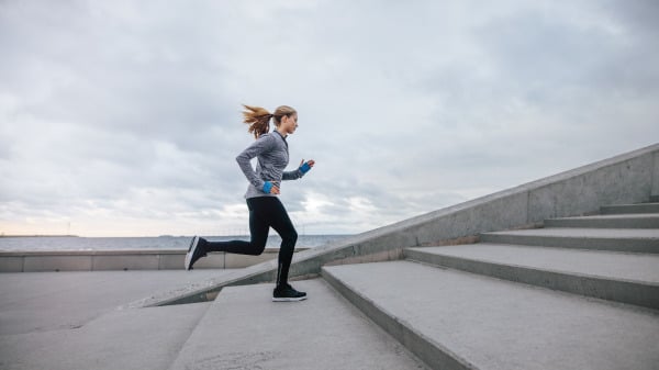 走走跑跑的運動，要盡量減低足底筋膜的負荷避免足底筋膜炎的發生。
