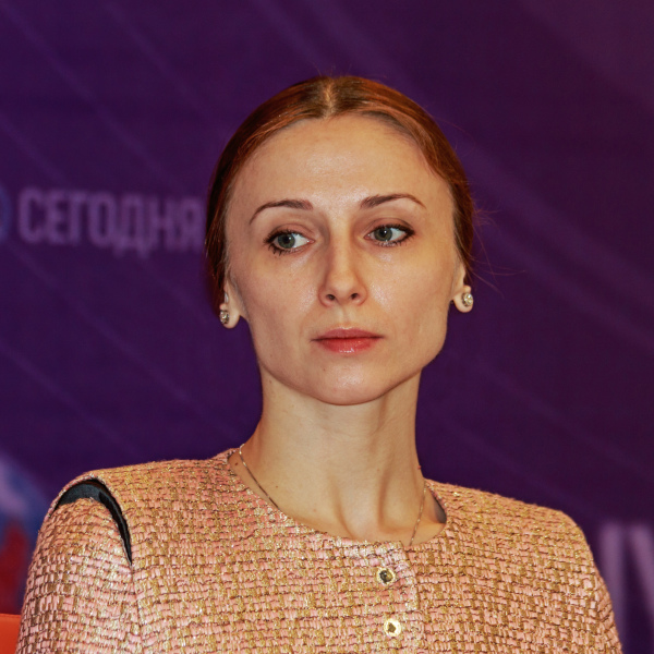 维基百科 Svetlana_Zakharova_in_Moscow_06-2015
