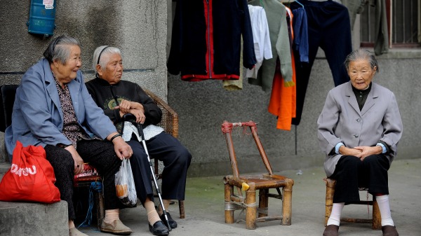 中国社会老龄化问题越来越突出