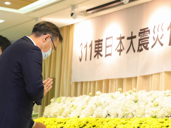 日台交流協會11日下午舉行「311東日本大地震10 年追悼感恩會」，出席人員追悼致意。