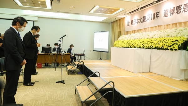 日本台灣交流協會11日舉辦「311東日本大地震10週年追悼感恩會」，日本駐臺代表泉裕泰（ 左2）等人出席。