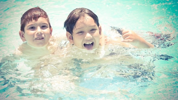 随着游泳季节的临近，儿童安全组织希望提高家长的意识，防止更多的儿童溺水。
