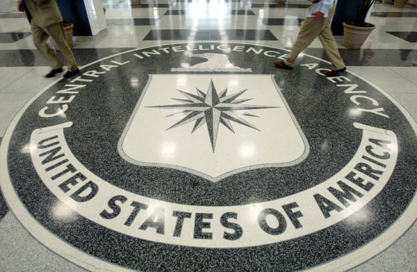 美國中央情報局（CIA）總部地板上的標誌。 
