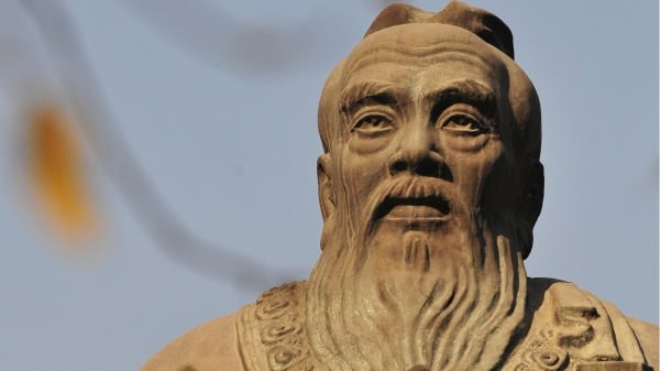 中国哲学家孔子雕像