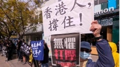 下一代会继续喊“Chinaliedpeopledied”(图)