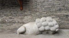 大陆怪异建筑有多少成都“啃地”石狮遭批(图)
