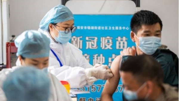 中共官方近来加速疫苗接种，多地甚至强制民众接种（图片来源：微博）