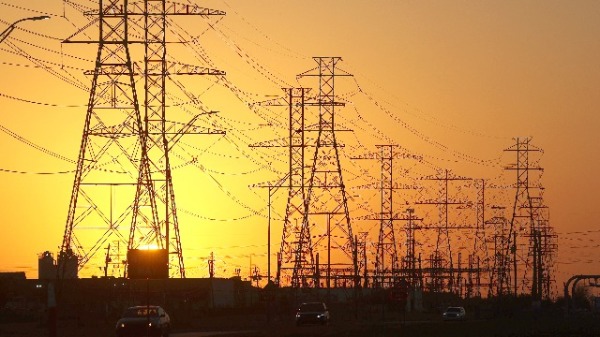 中国20多个省、市地区纷纷拉闸限电，甚至限制居民用电。