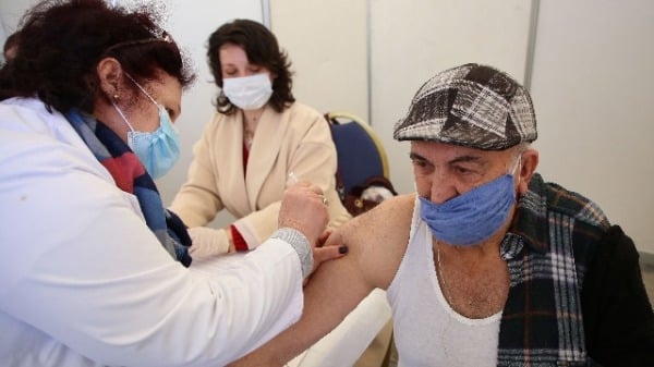 土耳其民眾接種中國科興疫苗。