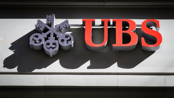 瑞士银行集团（UBS AG）正在商洽收购瑞士信贷全部或部分业务。