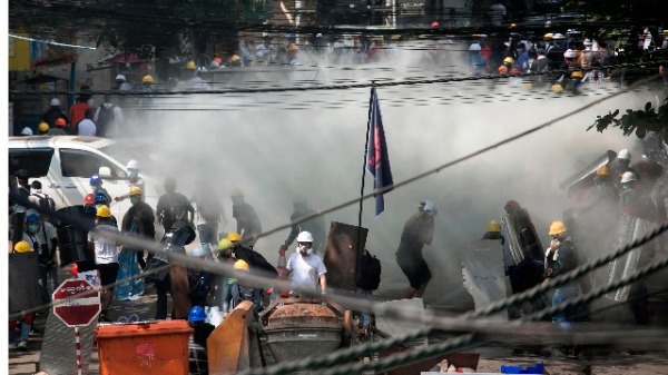 3月3日，緬甸軍警開槍鎮壓示威者 多人死傷。