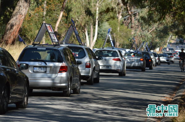 墨爾本：市議員聲援「打倒中共惡魔」汽車遊行