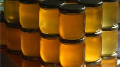 蜂蜜被搞得一团糟它比全世界的蜜蜂生产的蜂蜜多(组图)