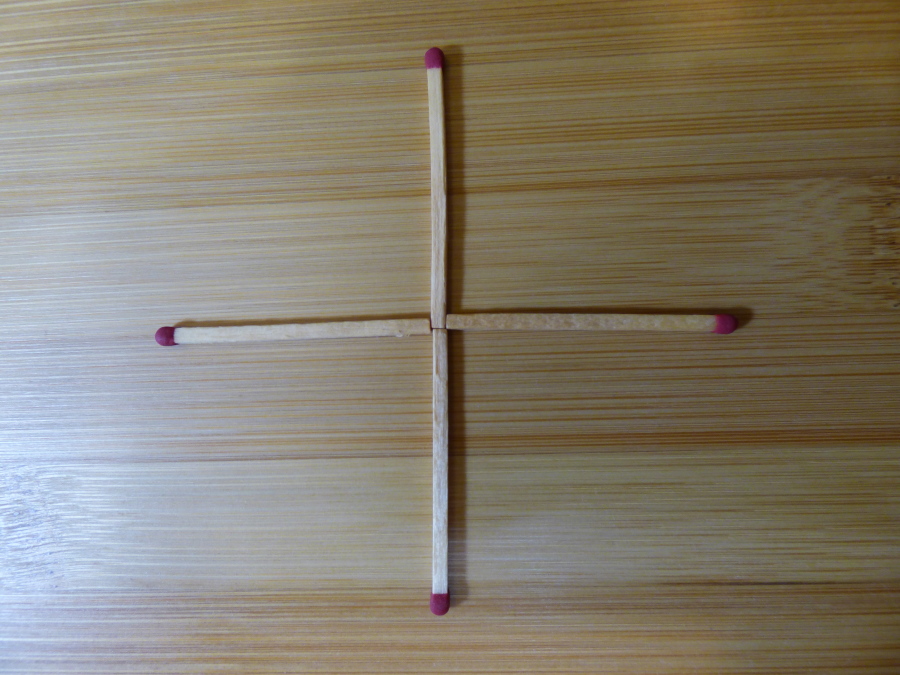 4根火柴棍摆成的“十”字形状，如何移动1根变成正方形？