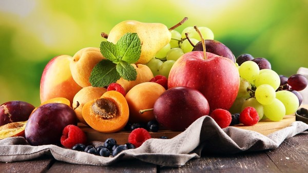 水果發霉變質以後，一定要扔掉，不能繼續食用。